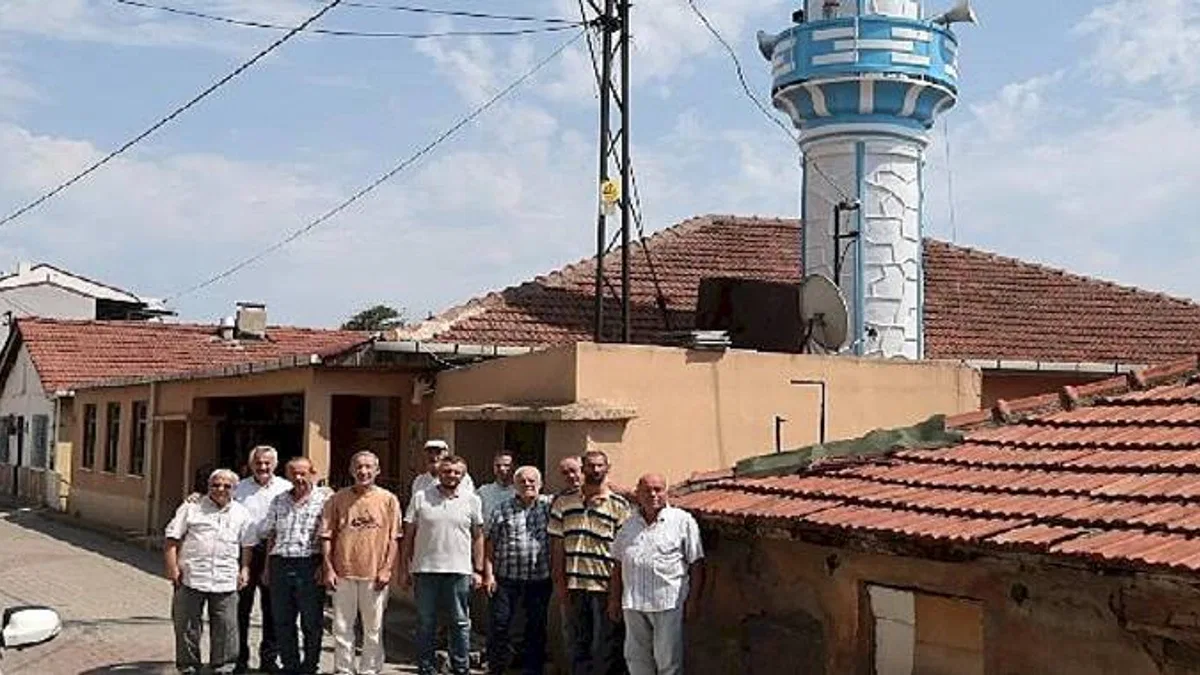 Kocaeli Büyükşehir, Eren Bayırı Camii'nin dayanıksız minaresini yeniledi
