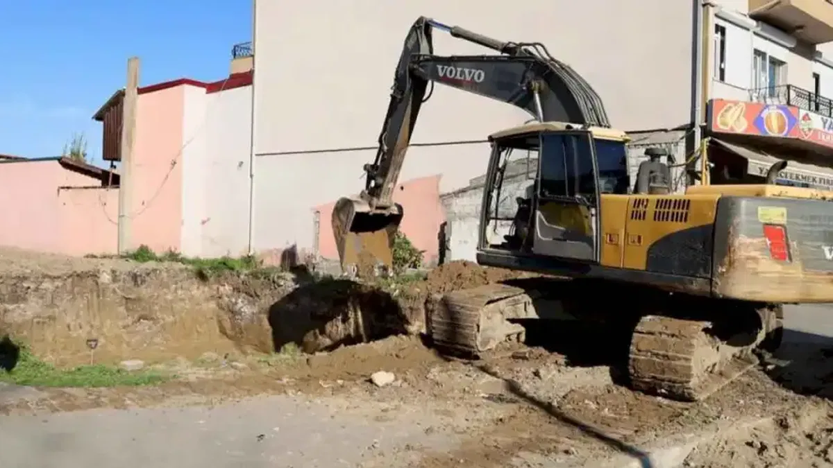 Sakarya’nın merkezindeki tarihi konağa ilk kazma vuruldu