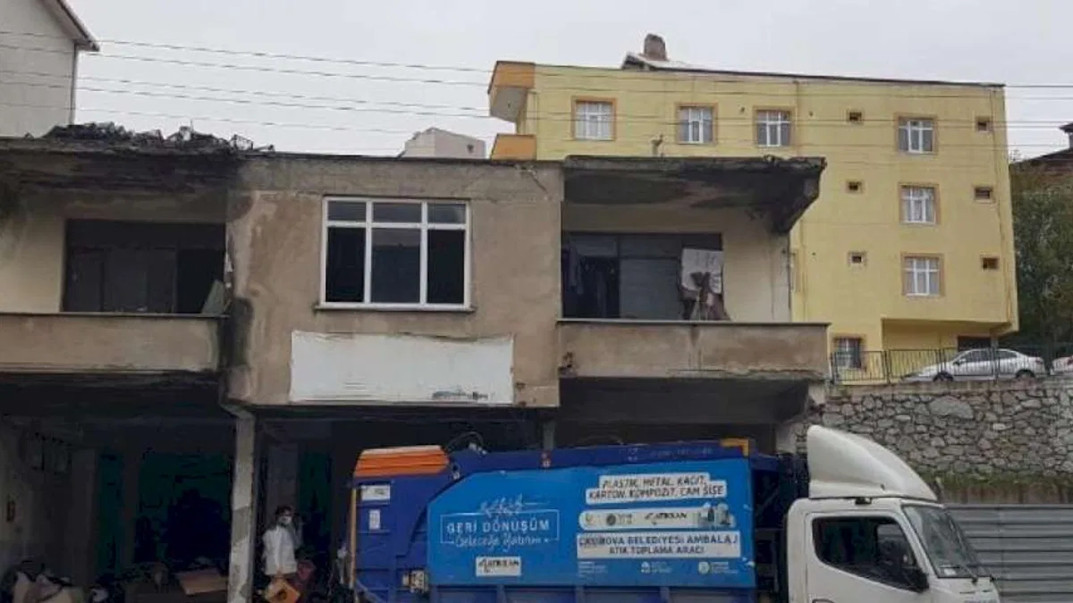 Çayırova Zabıtası’ndan çöp ev operasyonu