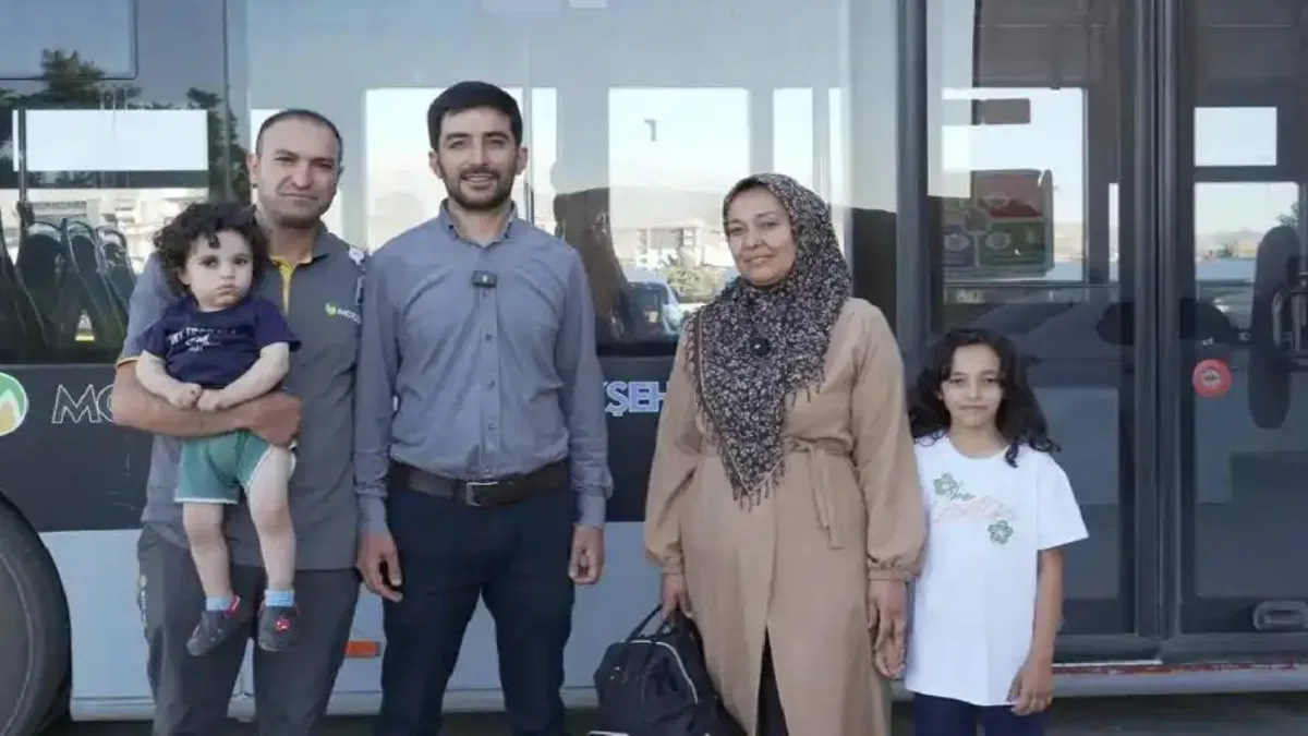 Malatya'da içi ziynet eşyaları dolu unutulan çanta sahibine teslim edildi