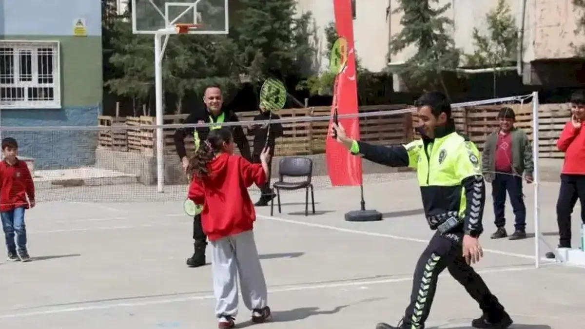 Mardin Yeşilli’de Polis Haftası'nda dostluk maçı