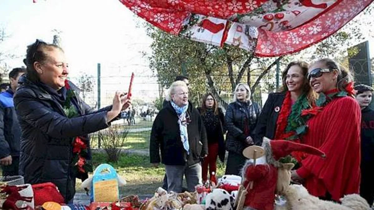 Karşıyaka'nın 'Yeni Yıl Pazarı'na büyük ilgi