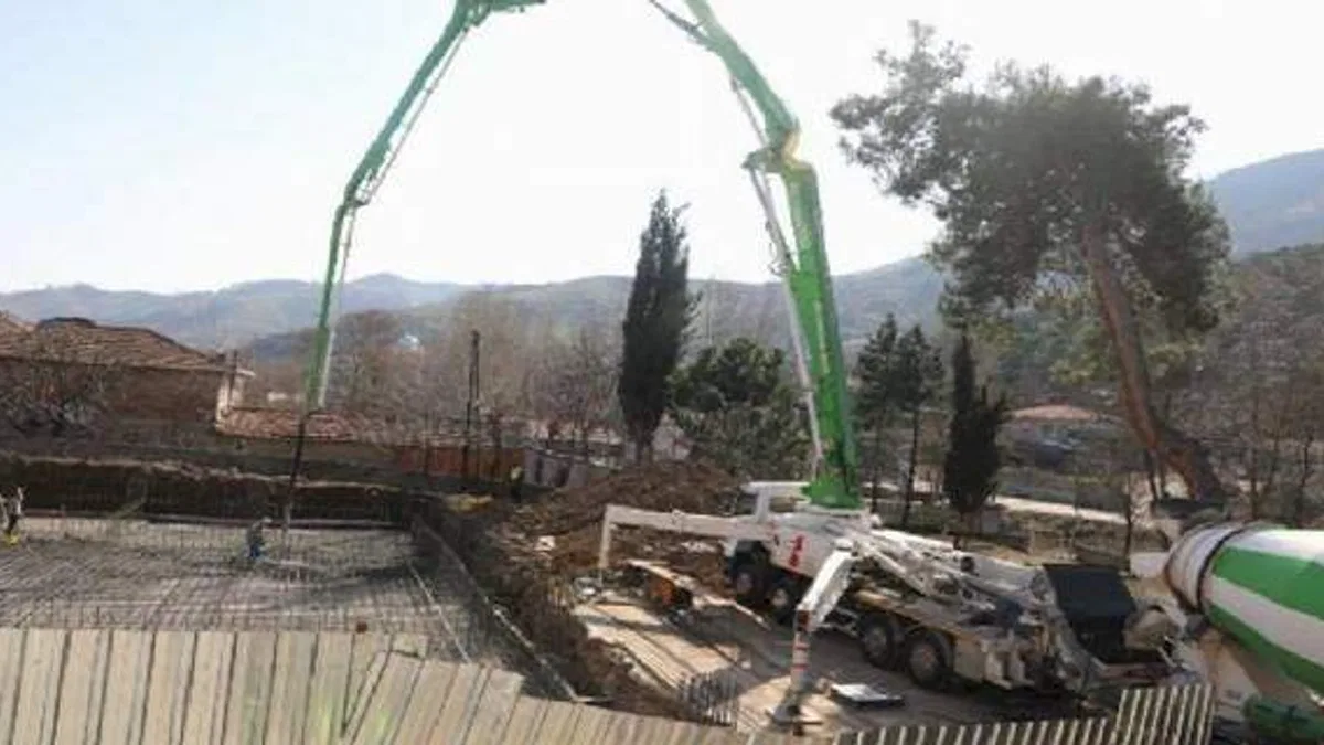Karamürsel Kızderbent’te çok amaçlı salon temeli