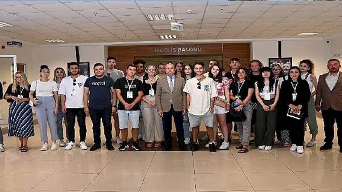 Yabancı öğrenciler Başkan Pekyatırmacı'yı ziyaret etti