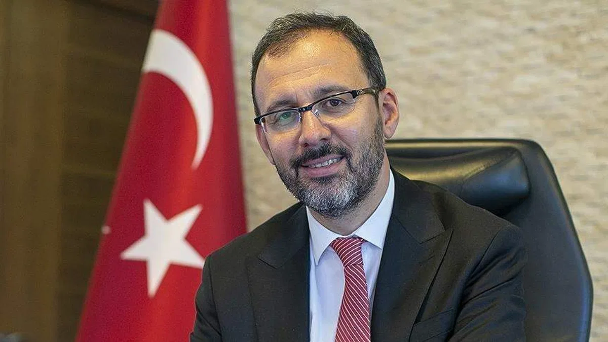 Bakan Kasapoğlu, Trabzonspor'u kutladı
