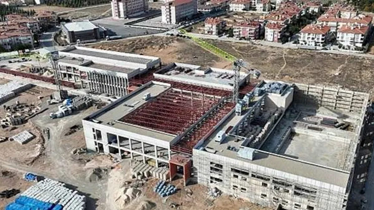Başkan Pekyatırmacı, "Sporcu Seçme ve Yetiştirme Merkezi ile spor yatırımlarımızı taçlandırmaktan mutluluk duyuyoruz" dedi.