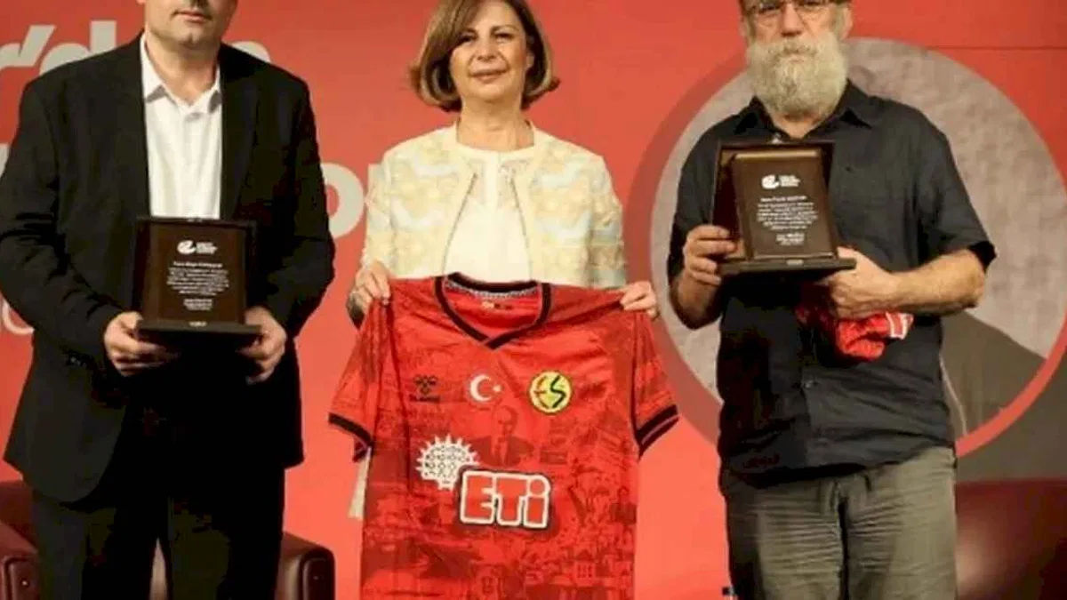 Şiir ve futbol Eskişehir’de buluştu!