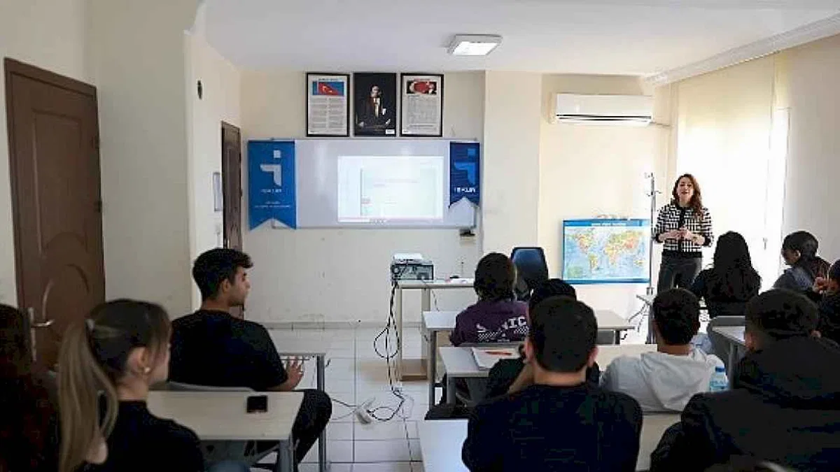 ATABEM'den üniversite adaylarına hem akademik hem kariyer desteği