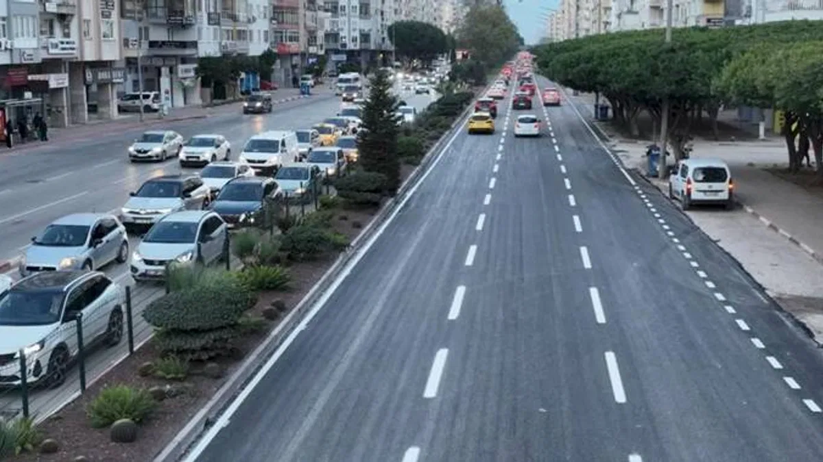 Antalya 100. Yıl Bulvarı’nda asfalt yenileme çalışması