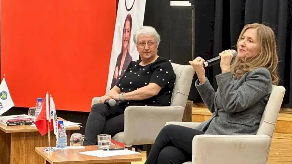 İstanbul Bakırköy'de Müge İplikçi söyleşisi