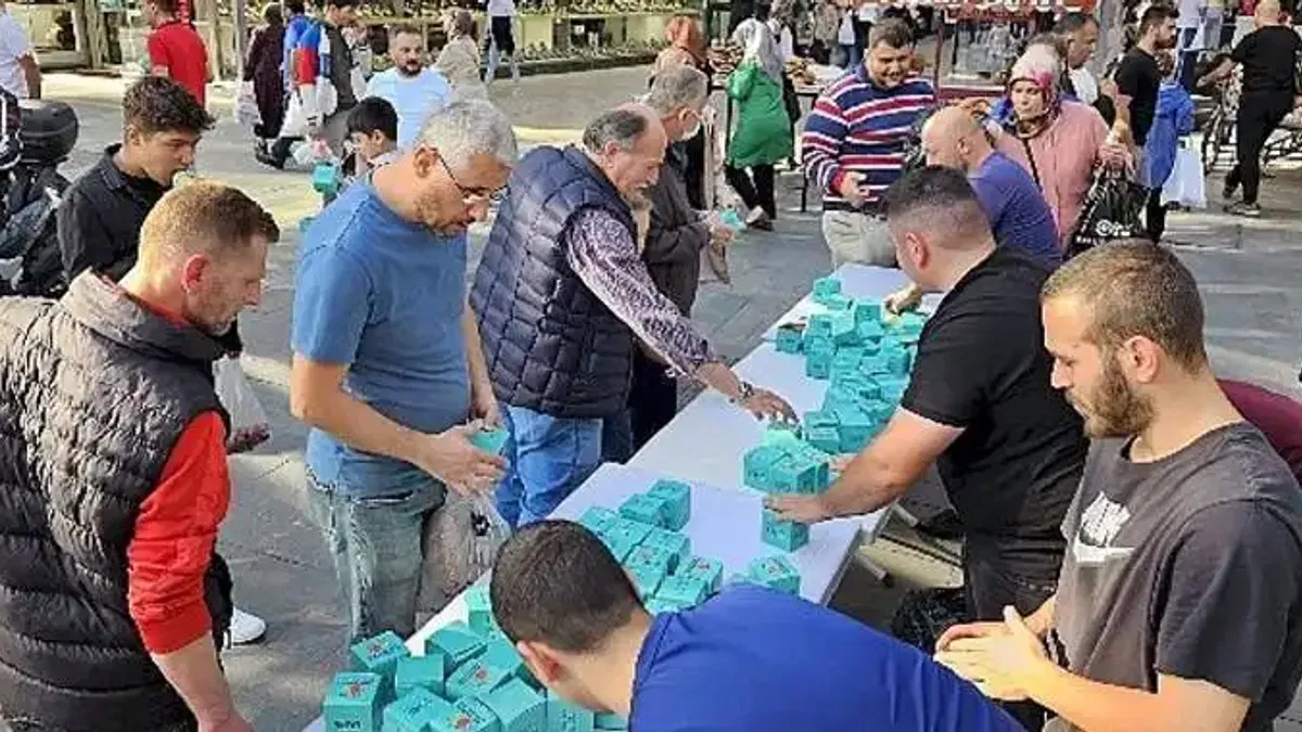 29.Yeşil İhsaniye Elma Festivali Lezzet Dağıtımı ile Başladı