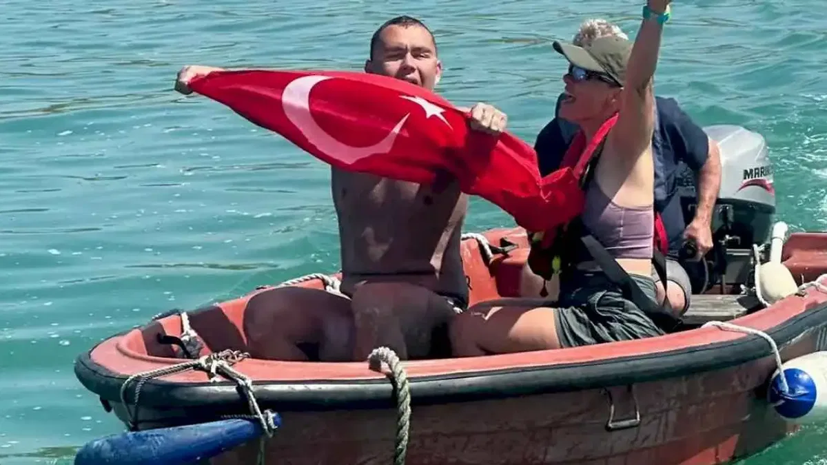 İzmir’in gururu Tuna bir kez daha tarih yazdı... Tuna, 'Manş' hedefine ulaştı!