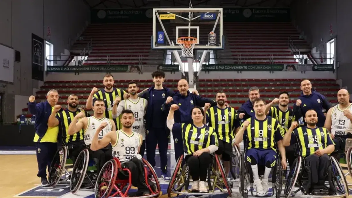 Bakan Bak’tan Fenerbahçe ve Galatasaray'a tebrik