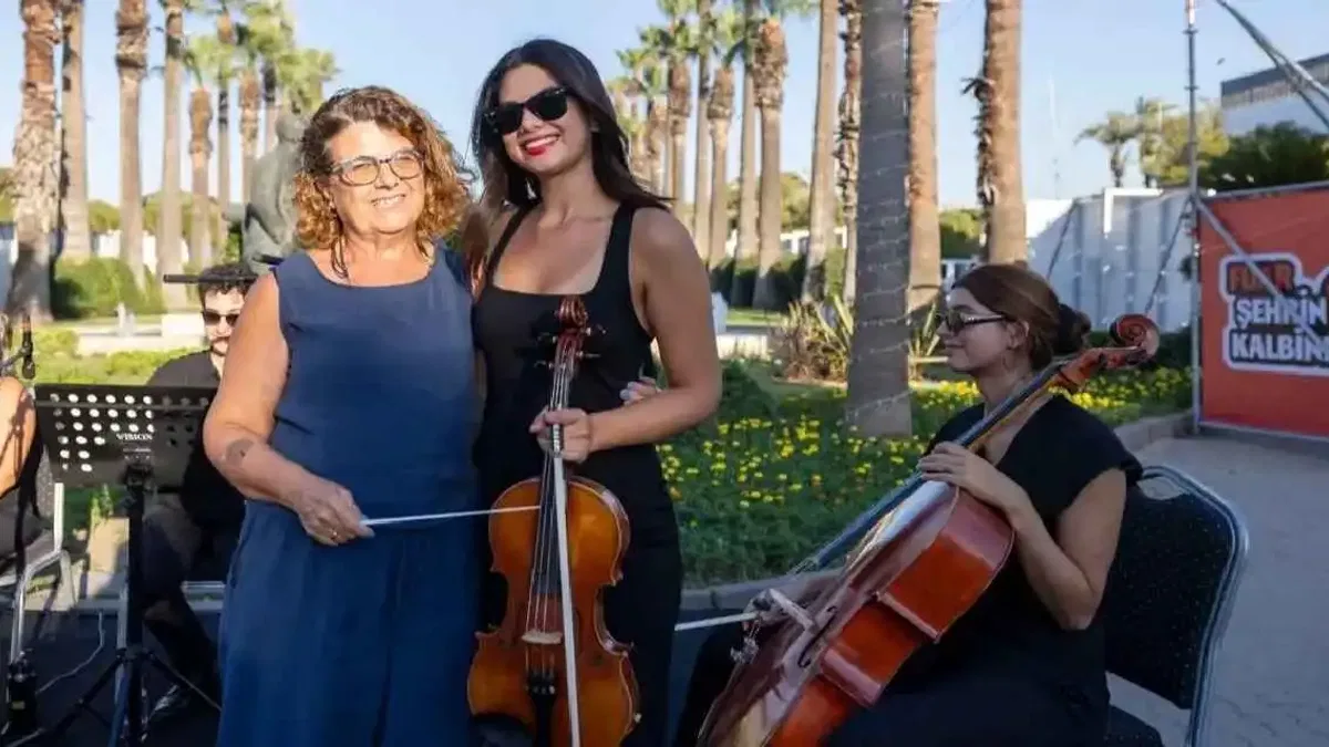 Kızı keman çaldı, anne yönetti