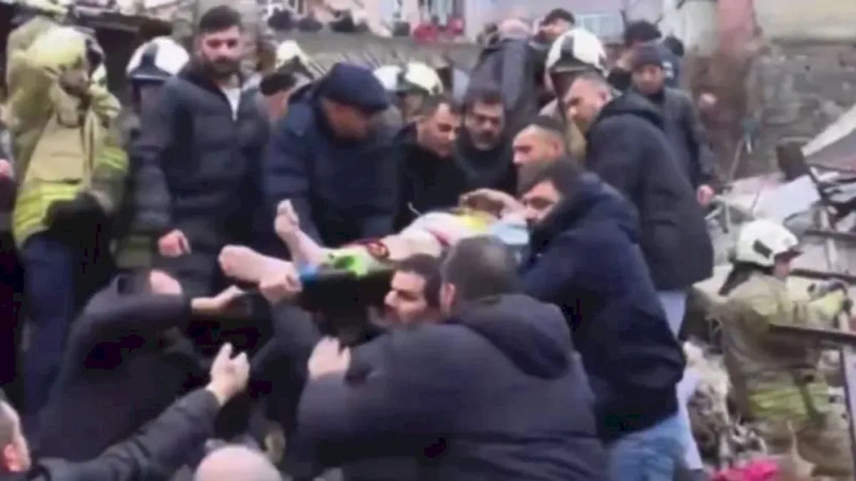 İstanbul Fatih’te doğal gaz patlaması! Mahsur kalanlar kurtarılıyor