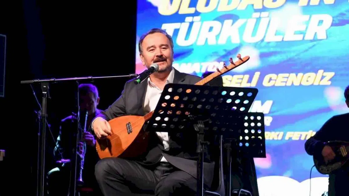 Menteşeli Cengiz, Bursa yöresi türküleri ile coşturdu