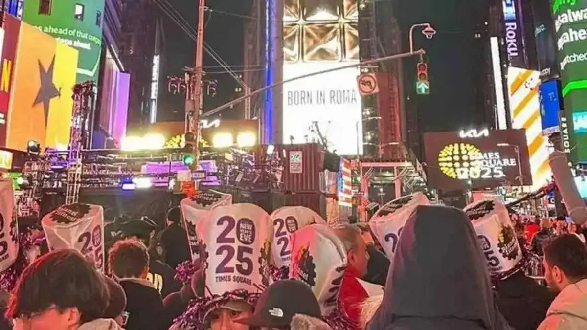 New York Times Meydanı'nda coşkulu yılbaşı