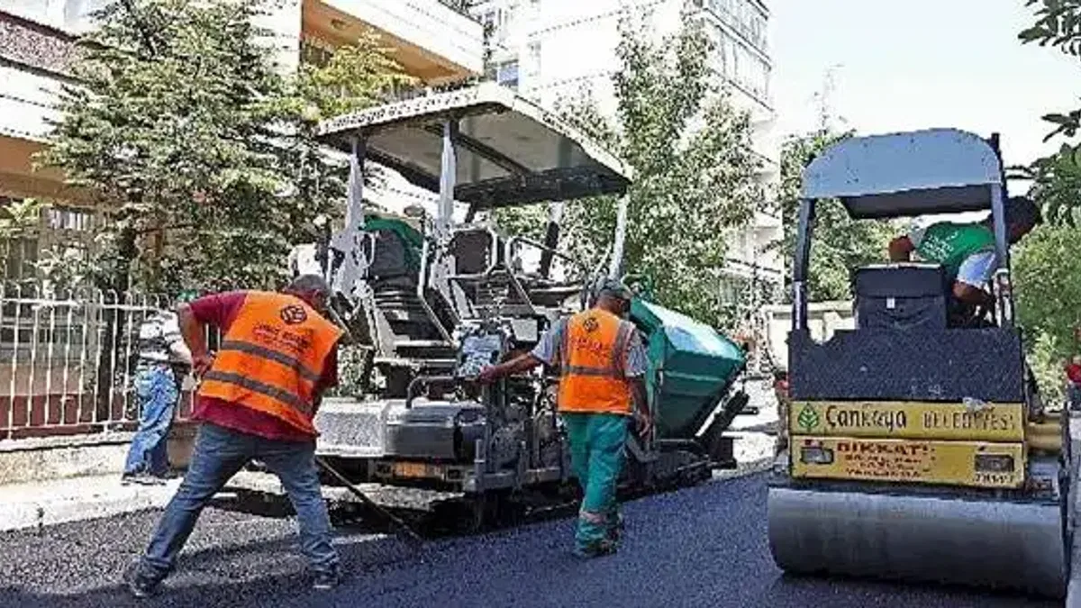 Çankaya'da asfalt çalışmaları hız kesmeden devam ediyor