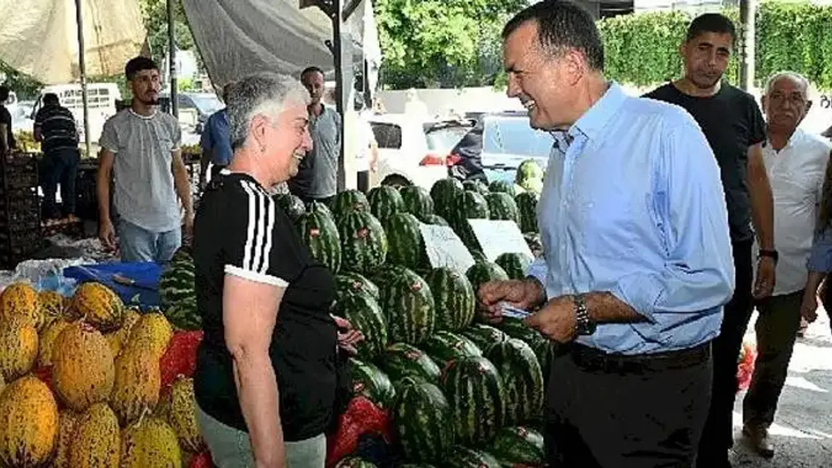 Başkan Abdullah Özyiğit, pazarcı esnafı ve vatandaşlarla buluştu