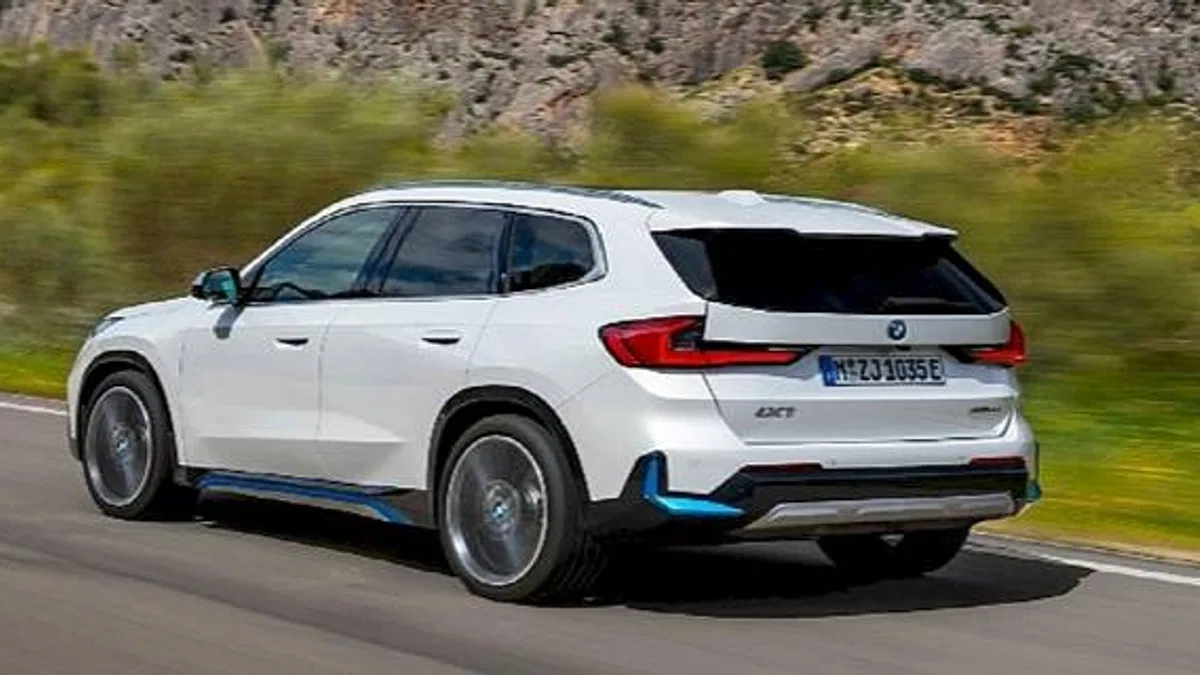 Tamamen Elektrikli Yeni BMW iX1 CI Bloom'da Sanatseverlerle Buluşuyor