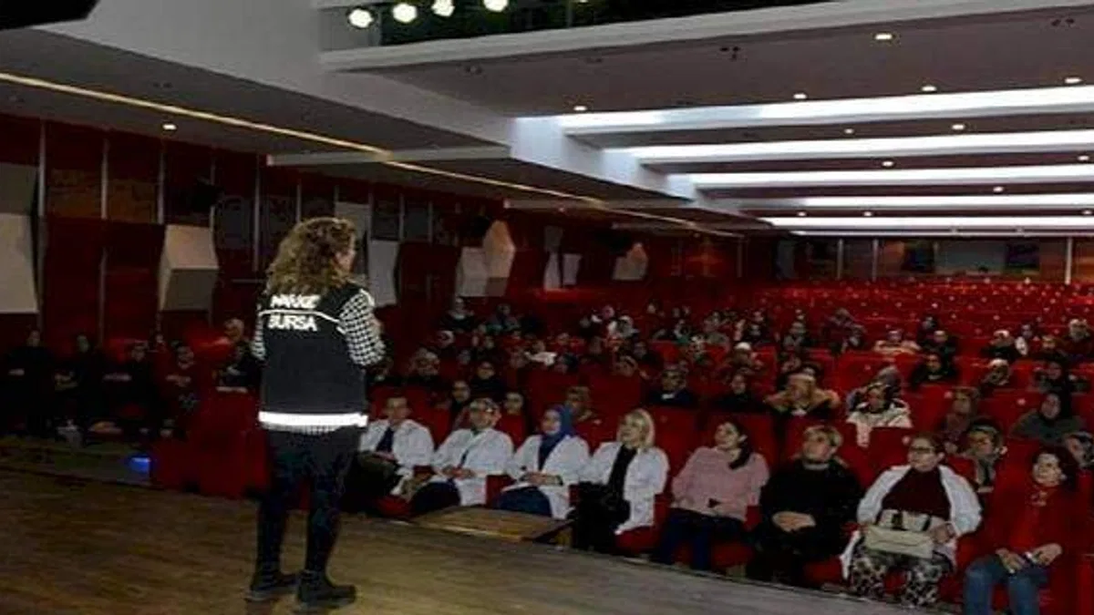 İnesmek Kursiyerlerine "En İyi Narkotik Polisi Anne Projesi" Anlatıldı
