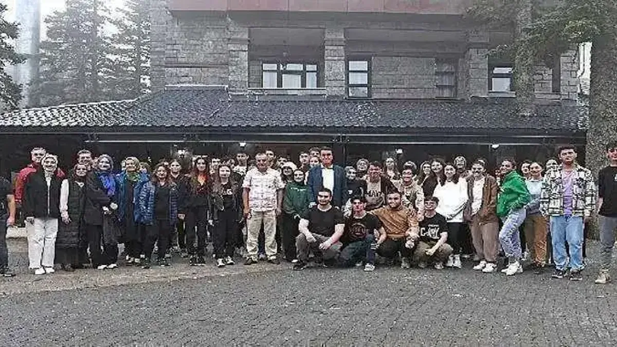 Başkan Dündar Uludağ'da öğrencilerle kampa katıldı