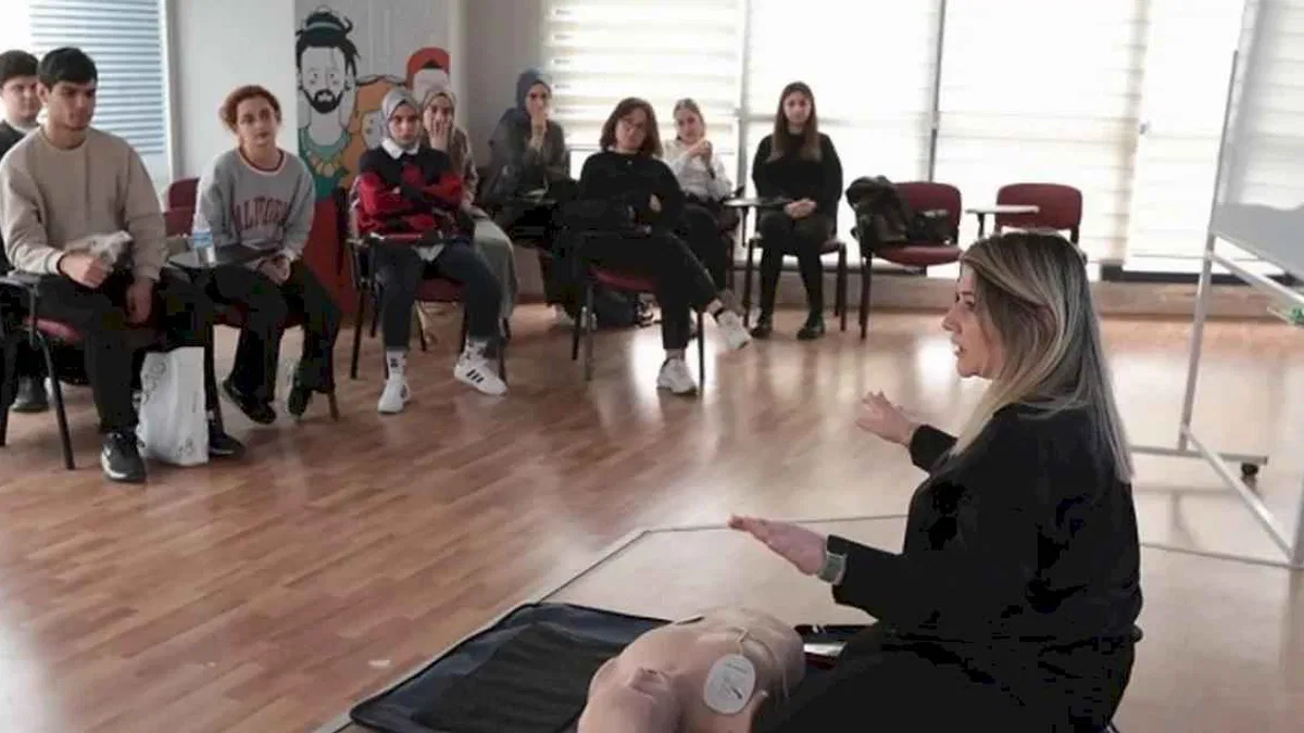 İBB Gençlik Ofisleri'nde üçüncü dönem başladı
