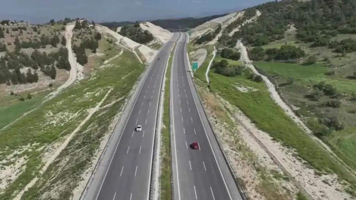 Aydın-Denizli Otoyolu'nu 3 günde 22 bin araç kullandı