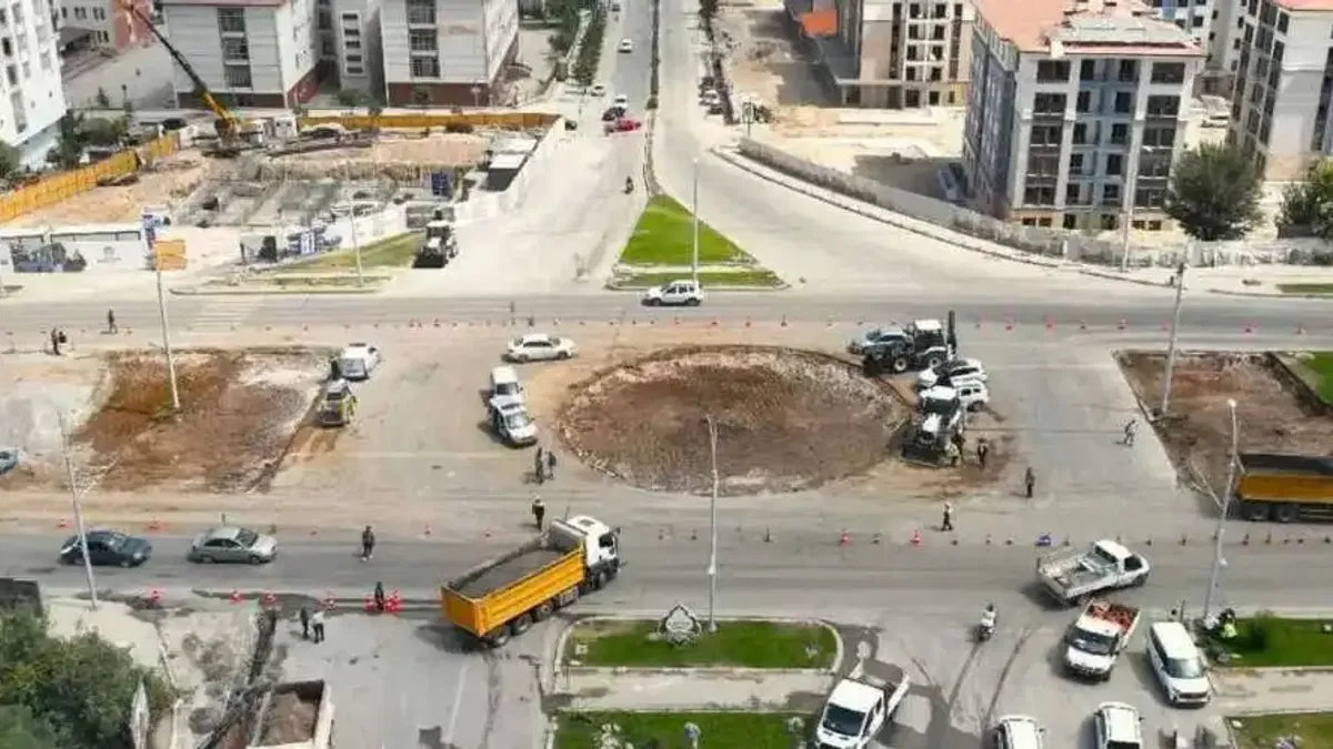 Çöşnük Kavşağı’nda düzenleme çalışmaları devam ediyor