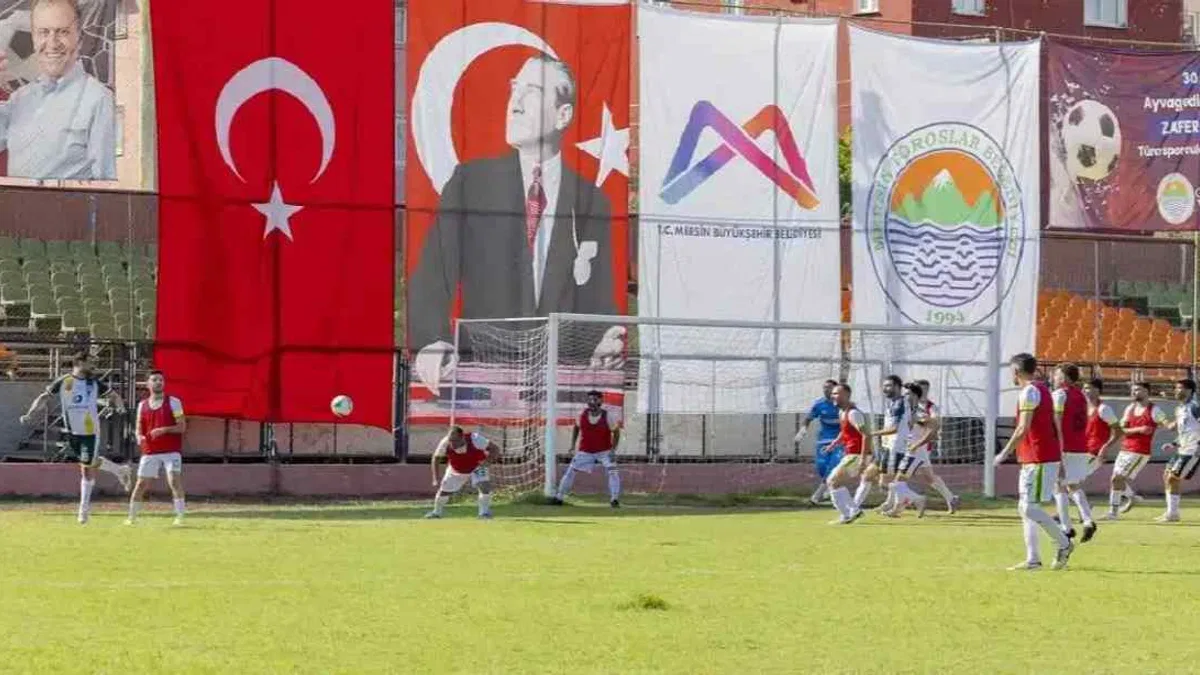 Mersin'de 30 Ağustos Zafer Kupası futbol heyecanı başladı