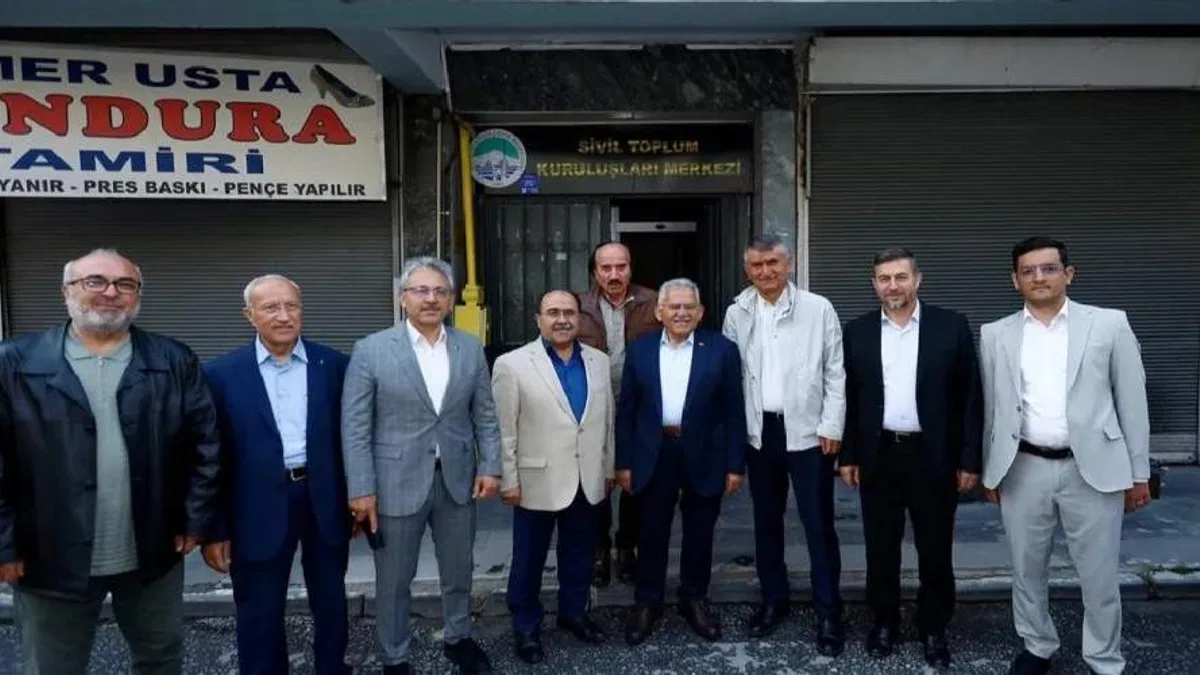 Gönüllü STK'lar Memduh Büyükkılıç'la bayramlaştı