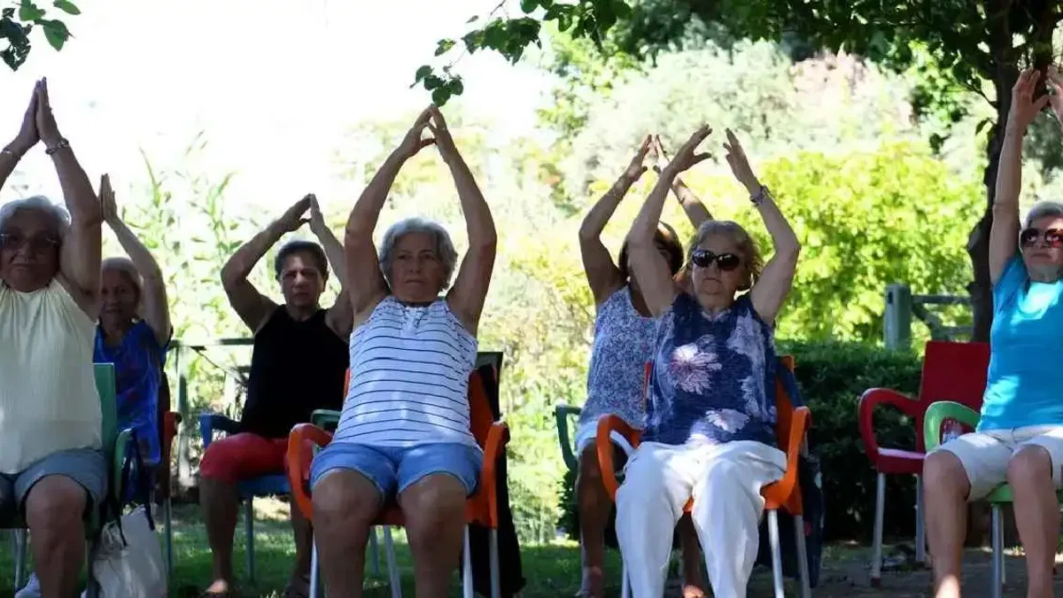 Antalya Muratpaşa’da yoga ile aktif yaş alıyorlar