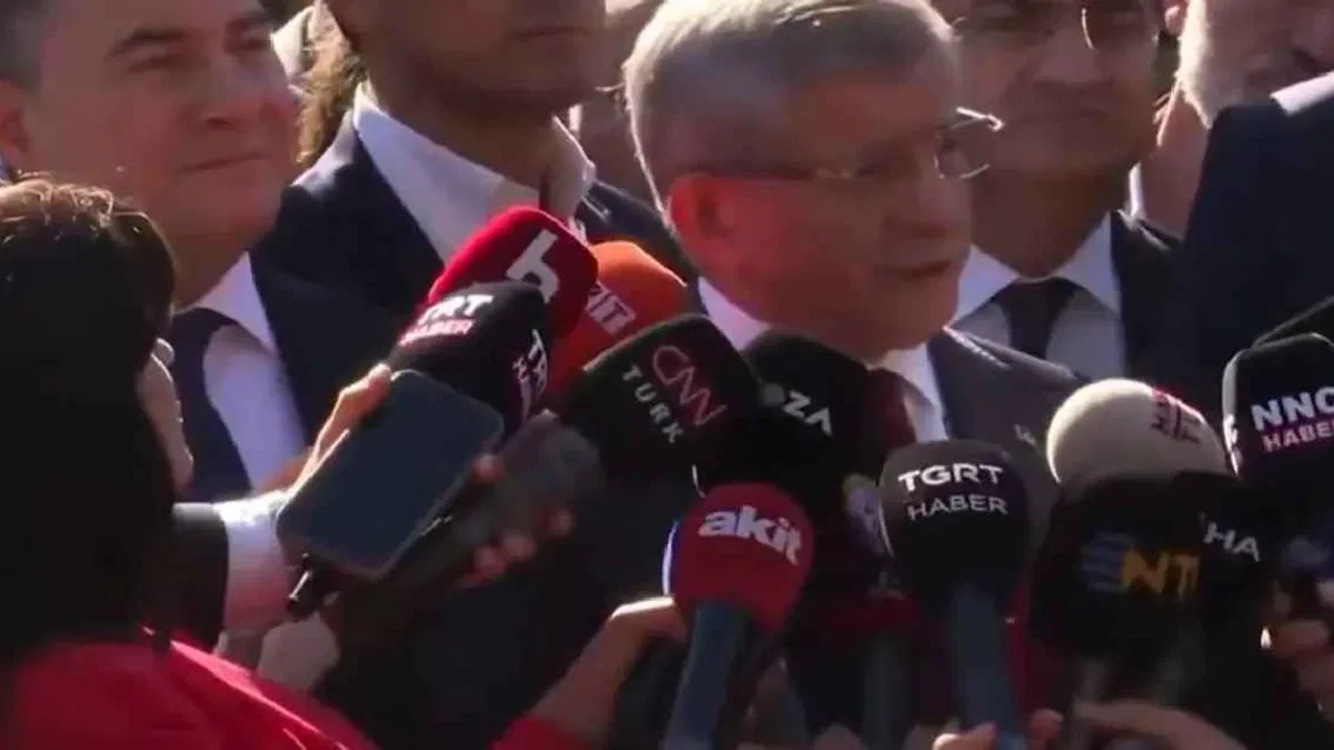 Davutoğlu’ndan ifade sonrası ilk açıklama: Türkiye’nin itibarı için