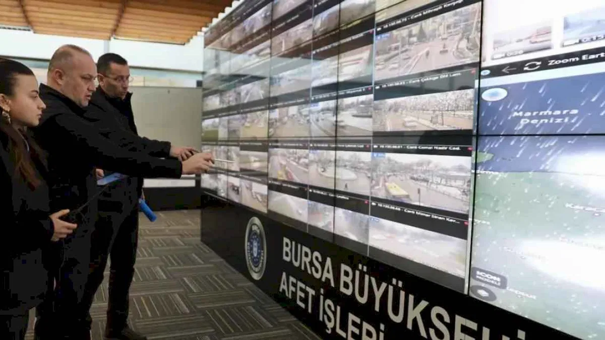 Bursa karla mücadeleyi AKOM'dan takipte