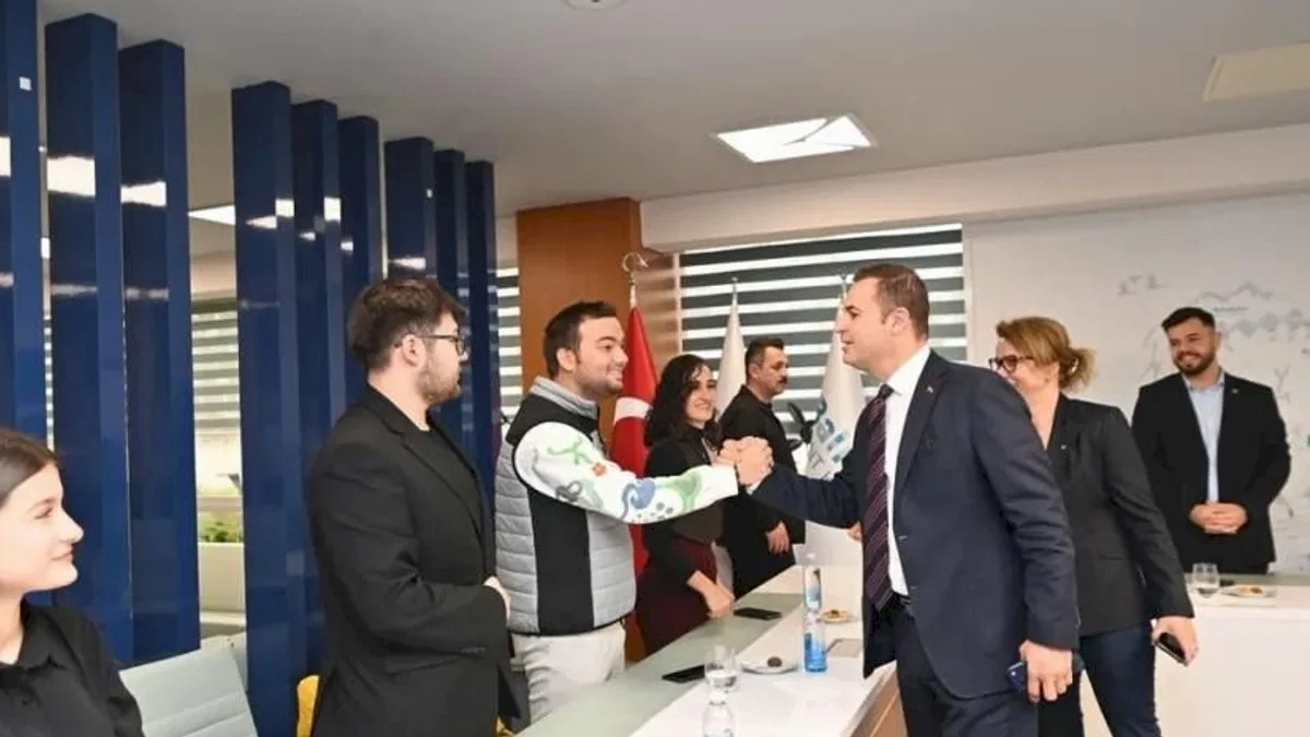 Balıkesir'de Başkan Akın gençlerle bir araya geldi