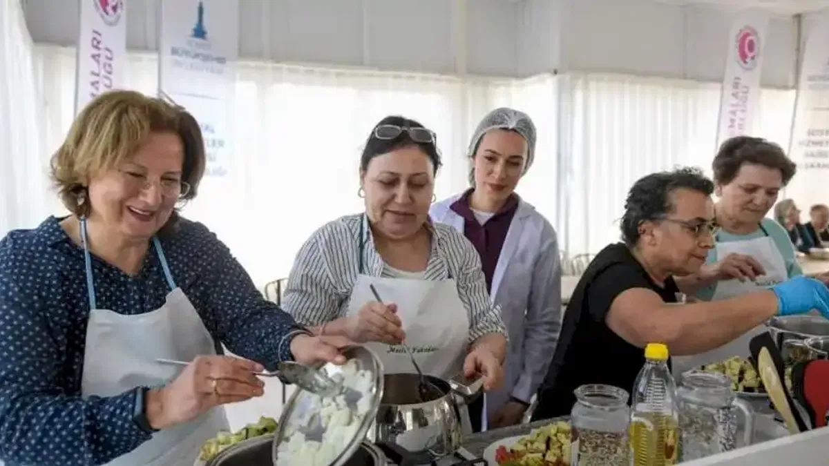 İzmir'de Mahalle Mutfağı açıldı