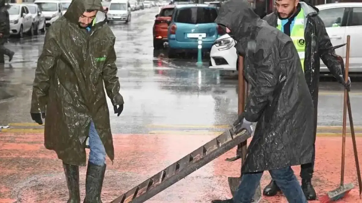 Manisa'da 'sağanak' mesaisi