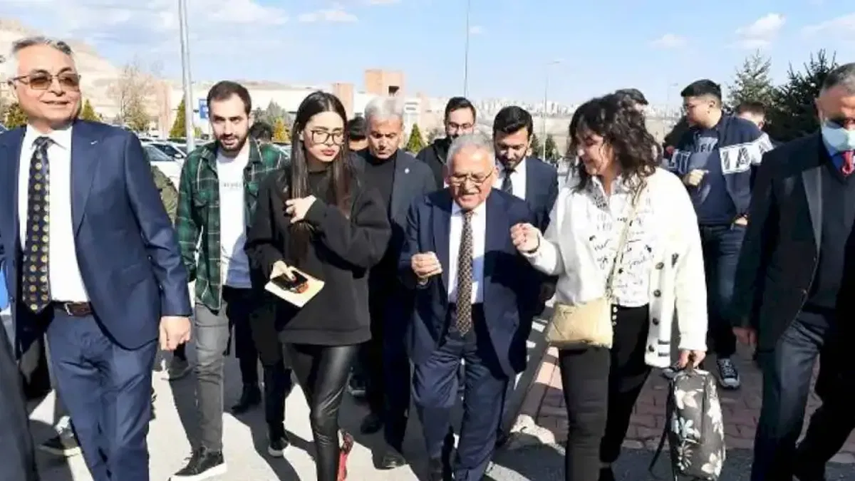 Genç dostu başkan, öğrencilerle buluşuyor
