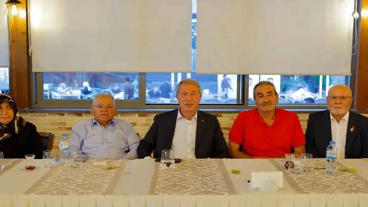 Kayseri protokolü şehit aileleriye buluştu
