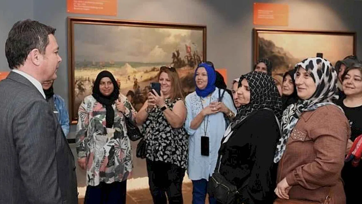 Başkan Aydın, Fetih Müzesi'ni gezen Osmangazili kadınlar ile bir araya geldi