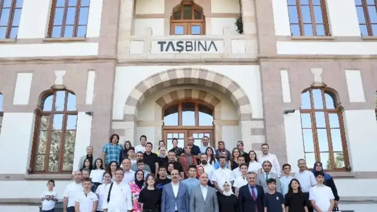 Vali Özkan ve Başkan Altay başarılı öğrencilerle buluştu