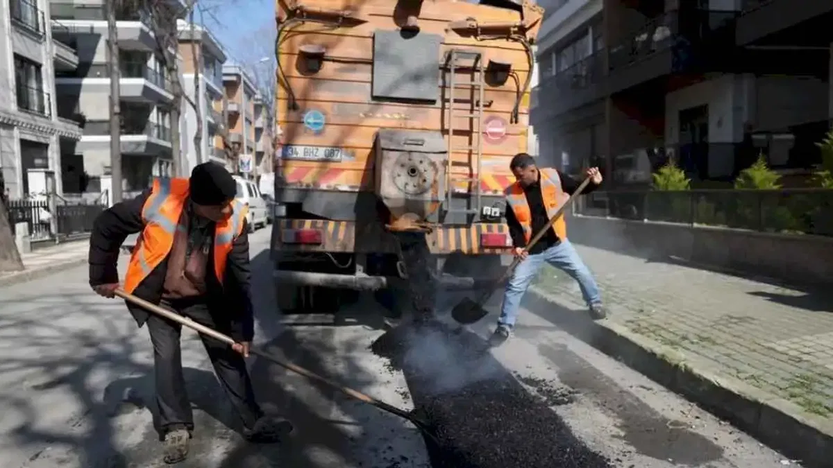 İstanbul Bakırköy Belediyesi 50 ton asfalt serimi gerçekleştirdi