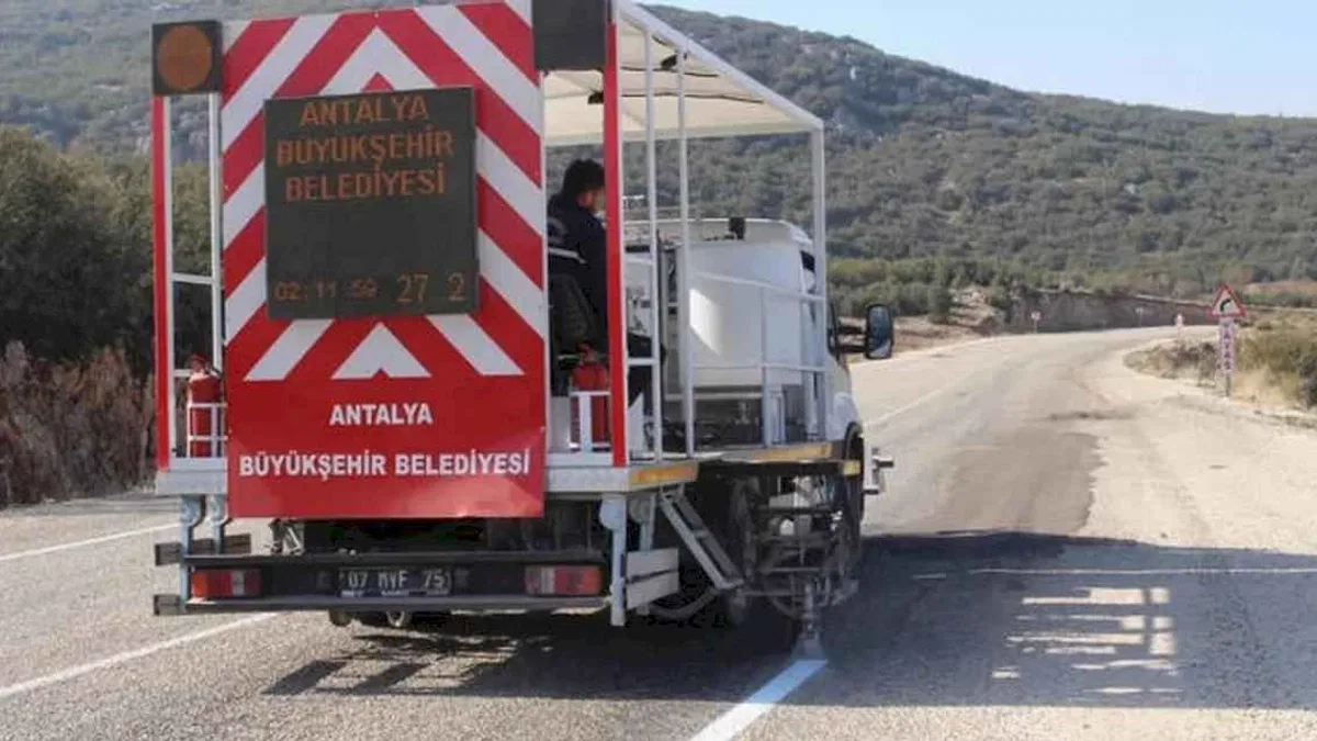 Antalya'da yollara bakım onarım
