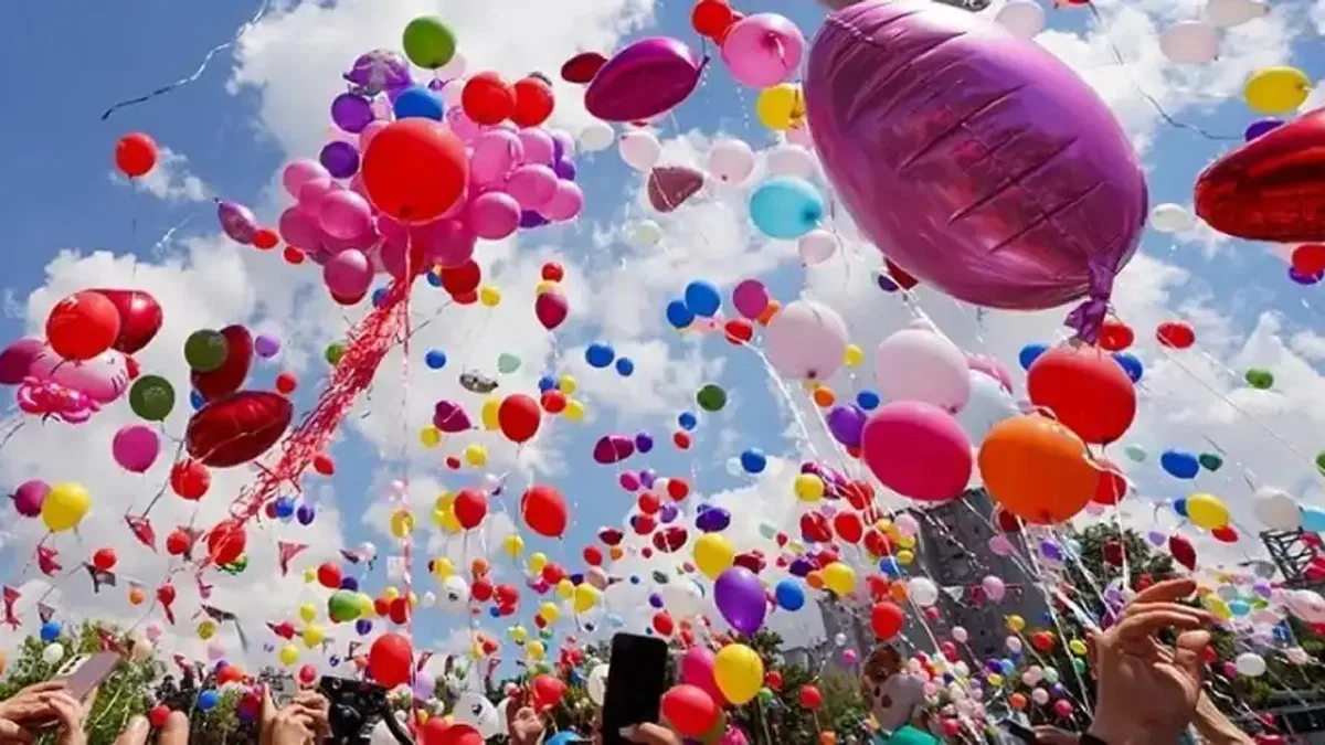 Beylikdüzü'nde umut balonları Almira için gökyüzünde