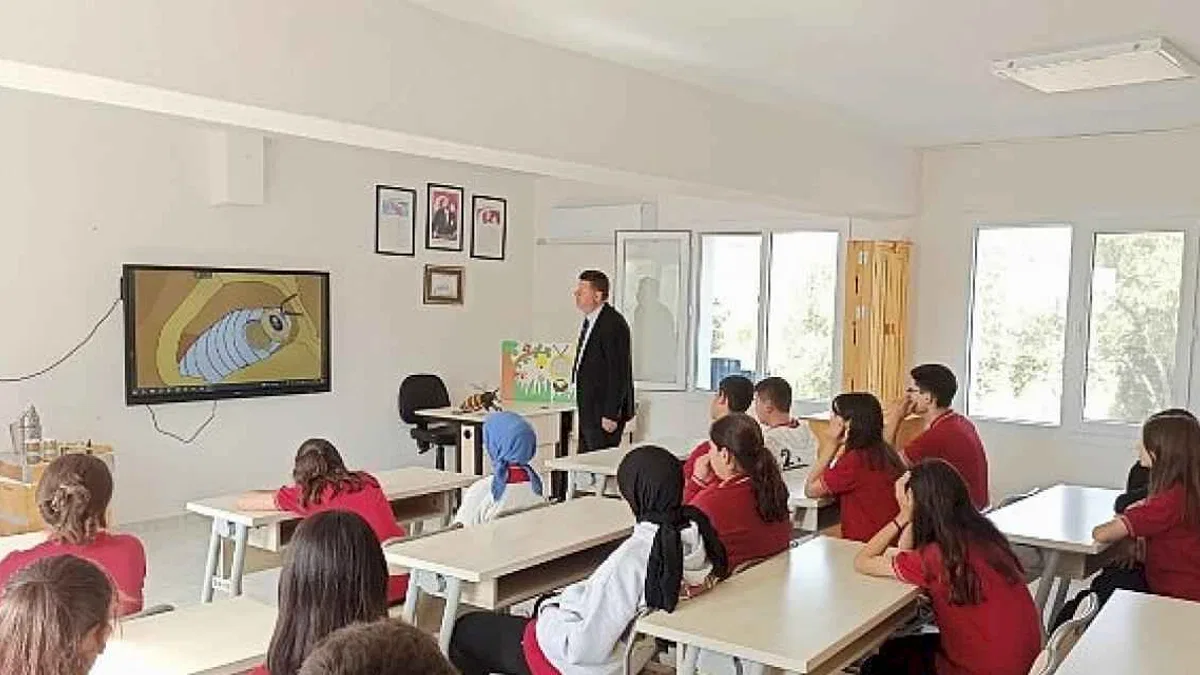 Öğrenciler arıların dünyasını tanıdı