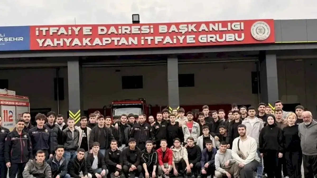 İtfaiyeci adaylarından Kocaeli İtfaiyesi’ne teknik ziyaret