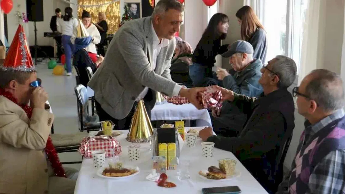 Manisa değerli büyüklerini unutmadı
