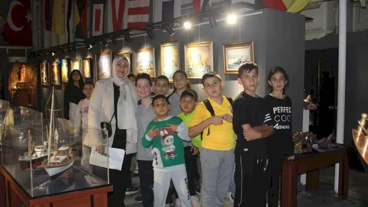 İzmirli öğrenciler, dil becerilerini gezerek pekiştiriyor