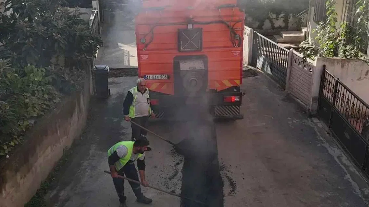 Kocaeli Gebze’de asfalt mesaisi sürüyor