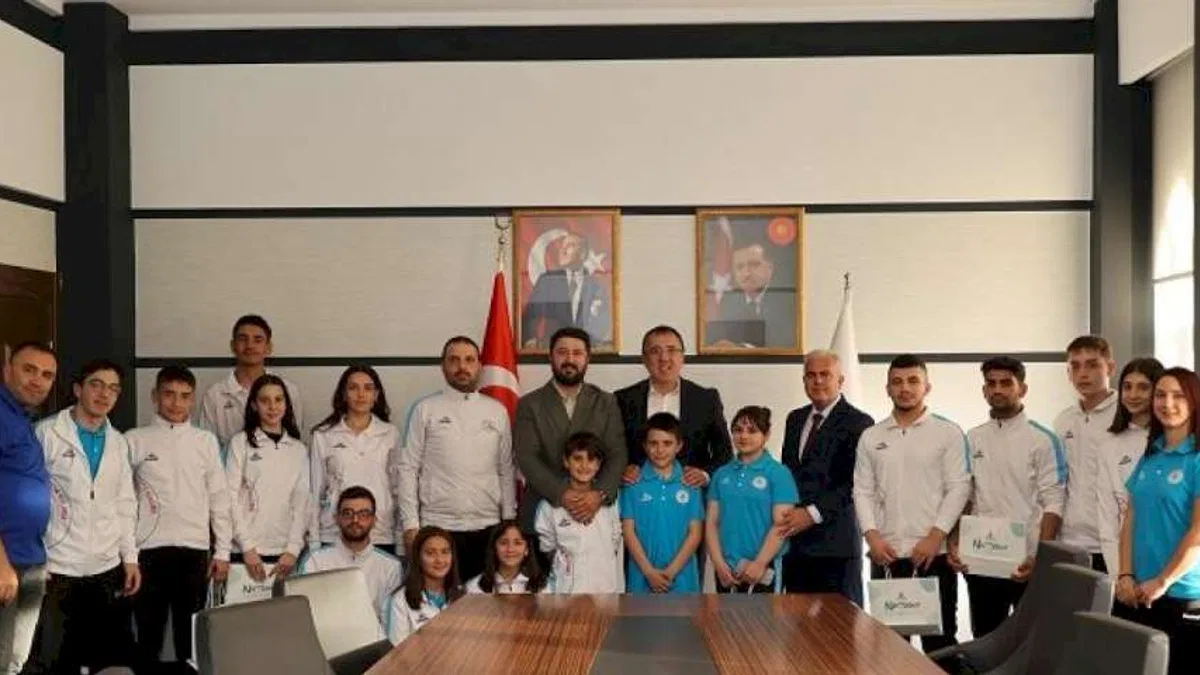 Nevşehir Belediyesi'nden başarılı sporculara ödül